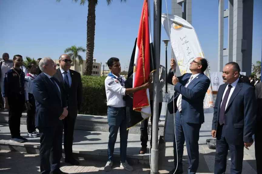 رفع العلم وإشارة البداية.. جامعة العاصمة تطلق العام الجامعي ”بوصلة الأنشطة بتجمعنا”