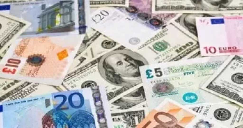 خلال يوم واحد.. تفاصيل الإيقاع بشبكات الاتجار في العملات الأجنبية