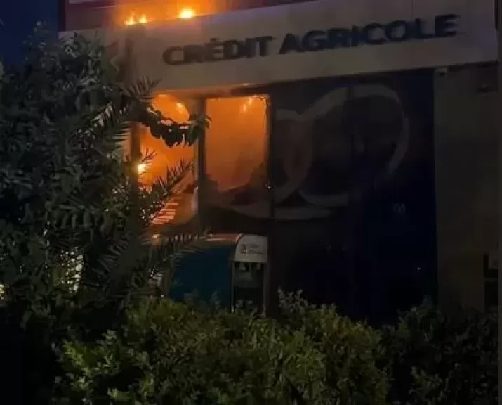 خط أحمر