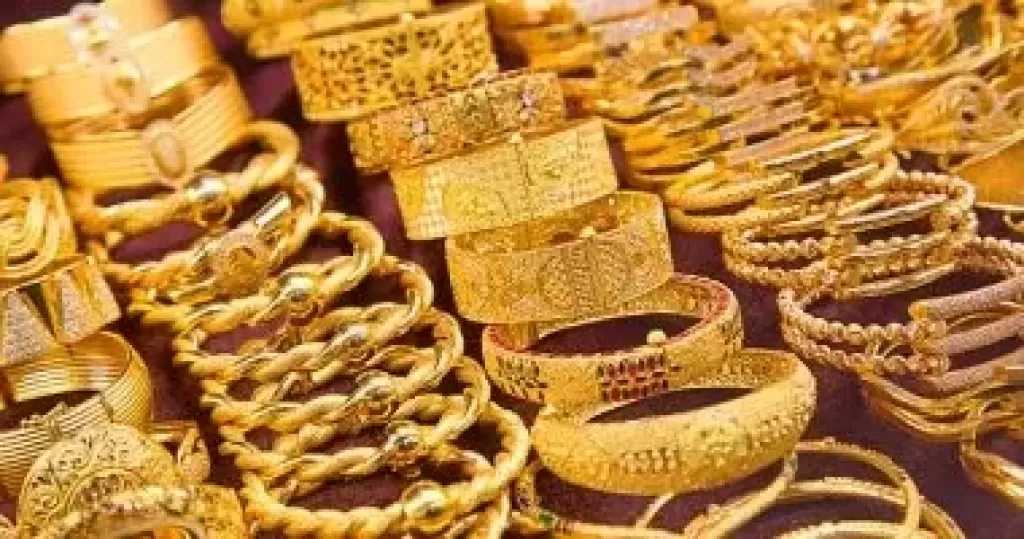 سعر جرام الذهب اليوم فى مستهل التعاملات المسائية.. تراجع عيار 21