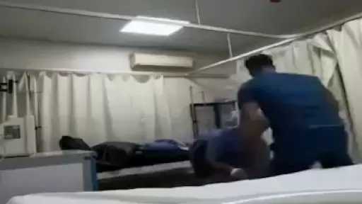 نقيب التمريض عن تكريم علي محمد بعد مساعدته مريضًا مسنًا على الصلاة: يستحق ووصل رسالة