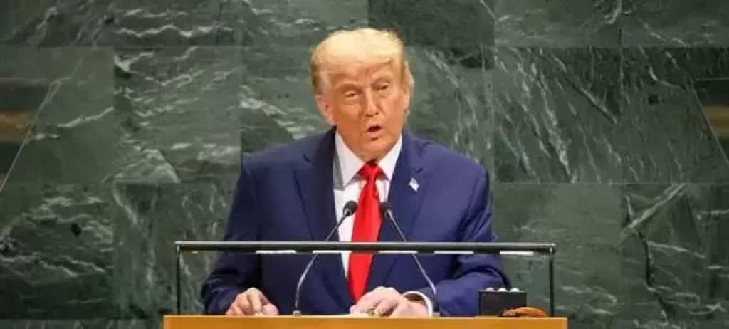 ترامب يرفض دعوات لإبرام اتفاق دولي لتنظيم تقنيات الذكاء الاصطناعي