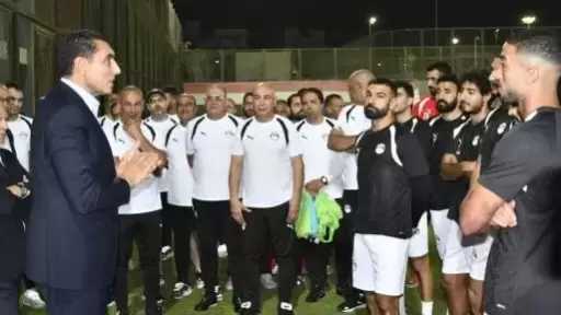 ‎وزير الرياضة يؤازر المنتخب قبل مواجهة أنجولا وينقل تحيات الرئيس للاعبين