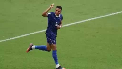 ‎‏زيدان يعلن قادة منتخب فرنسا.. مبابي يحتفظ بشارة القيادة وديمبيلي نائبًا