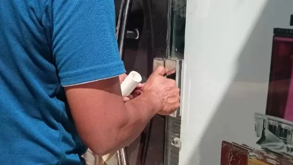 خط أحمر