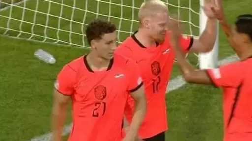 هولندا تهزم صربيا بثنائية في دوري الأمم الأوروبية