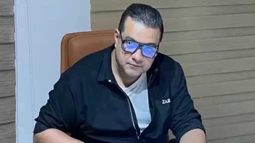 منع الإعلامي أحمد عبد العزيز من مزاولة المهنة أسبوعين.. تفاصيل