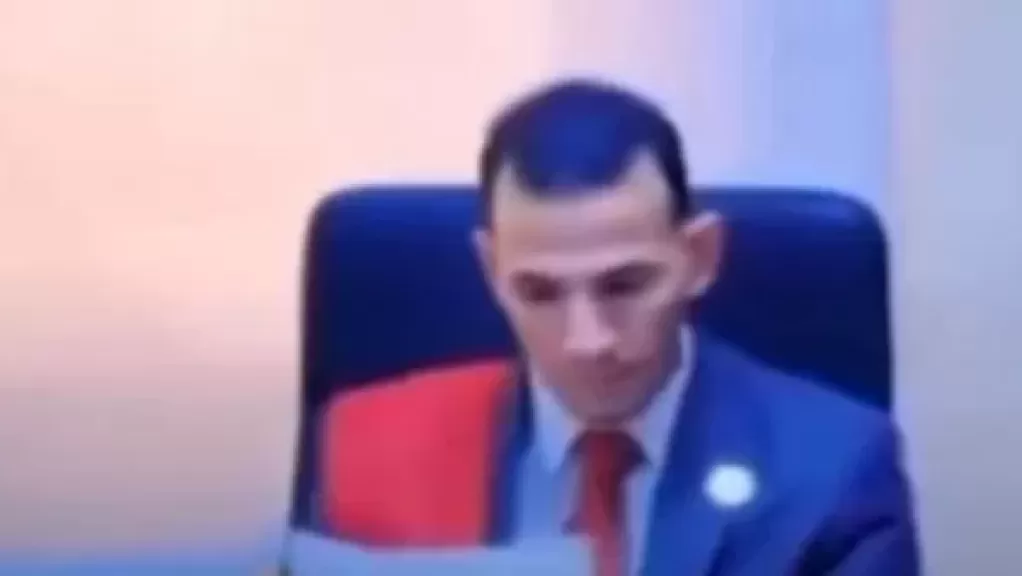 خط أحمر