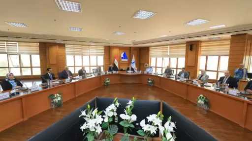رئيس جامعة كفر الشيخ يتابع خطط تطوير العملية التعليمية خلال اجتماع مجلس الجامعة