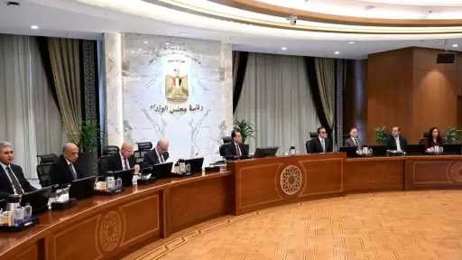 رئيس الوزراء يوجه بزيادة المخزون الاستراتيجي من السلع الاستراتيجية والمنتجات البترولية في ظل الأوضاع الراهنة غير المستقرة
