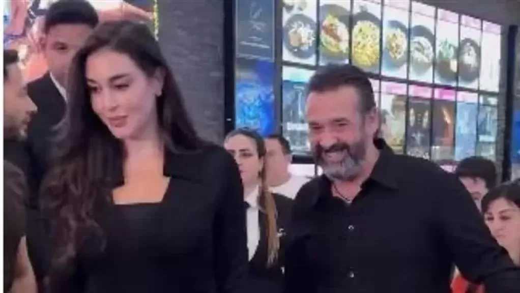 كريم عبدالعزيز وياسمين صبري يحتفلان بالعرض الأول لـ«مطلوب عائليًا» في دبي