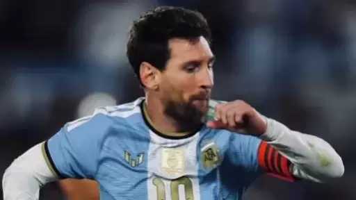 نجم الأرجنتين السابق: ميسي مثل أينشتاين ودافنشي.. وعقله أسرع من الإنسان العادي