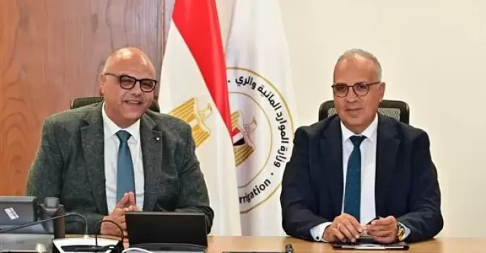 وزير الري يبحث مع محافظ الإسكندرية مشروعات حماية الشواطئ