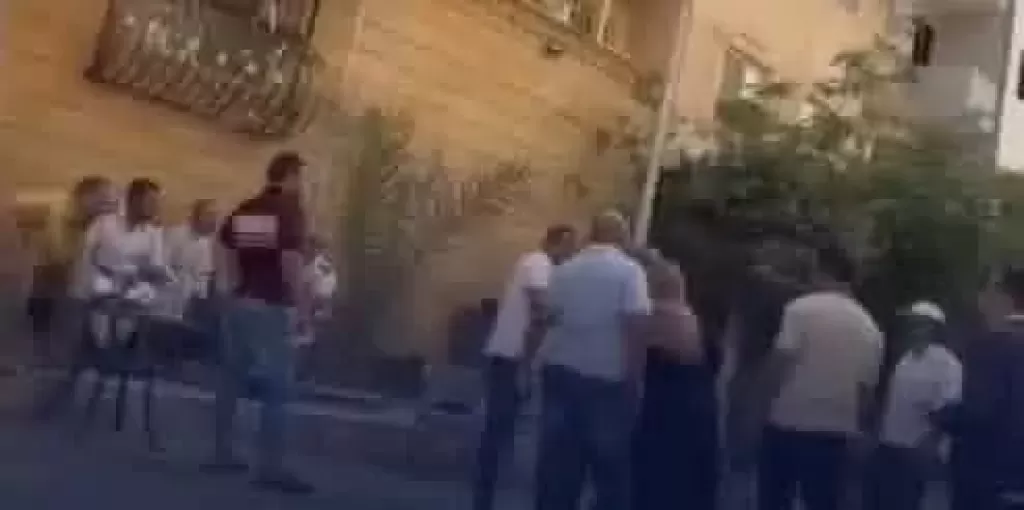 خط أحمر