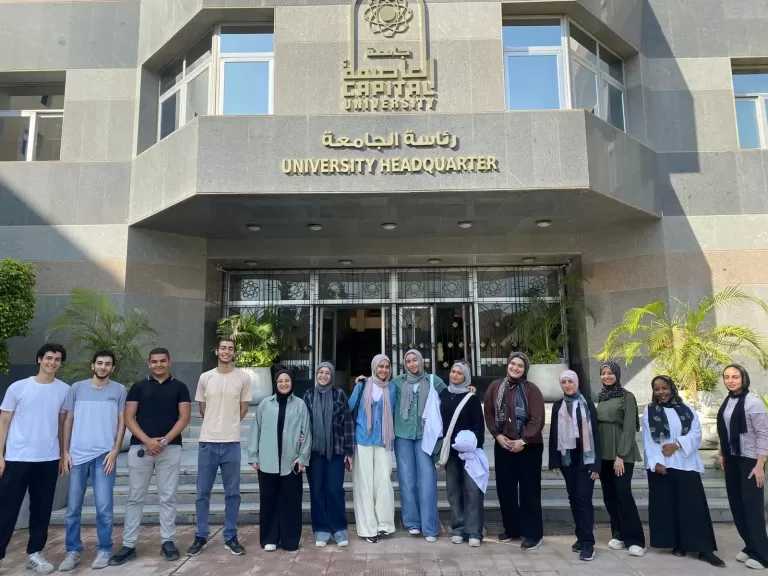 جامعة العاصمة تطلق قافلة طبية مجانية بالجيزة وتوقع الكشف على 709 مرضى