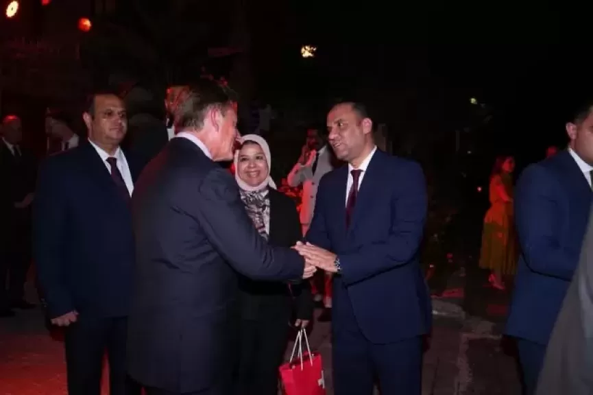 خط أحمر