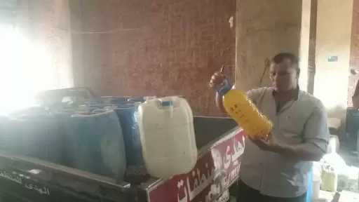 حملة تموينية مكبرة تضبط 7800 لتر من المواد السائلة مجهولة المصدر بكفر الشيخ
