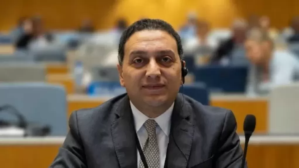 خط أحمر