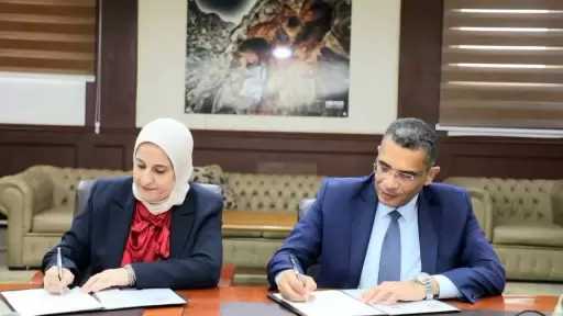 محافظ البحر الأحمر يوقع بروتوكول تعاون مع المعهد القومي لعلوم البحار لمواجهة التلوث والتغيرات المناخية