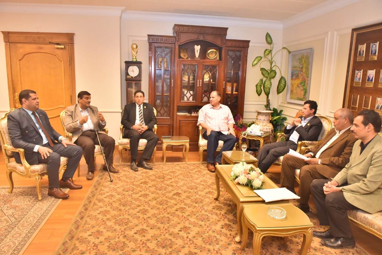 b8370cdd154fdfde2e8d0db8409d7418.jpg