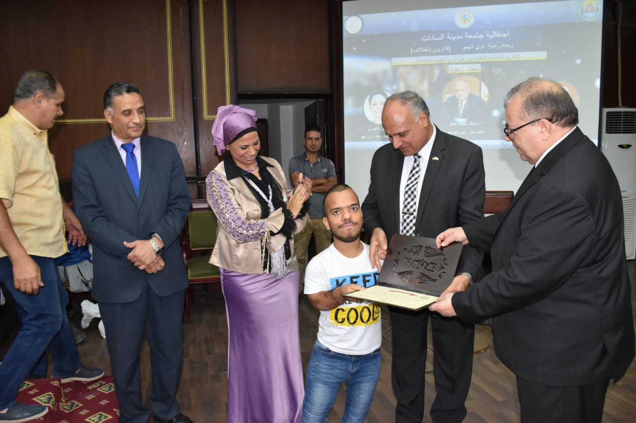 5e37d21730c9.jpg